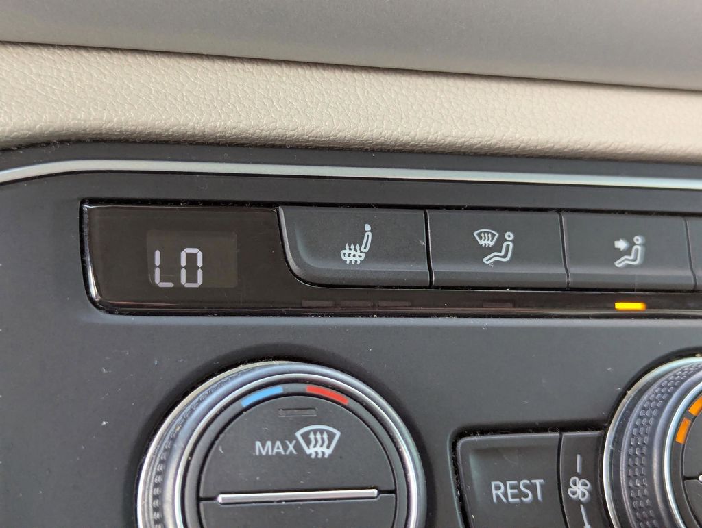 2021 Volkswagen Atlas SE w/Tech - Photo 39