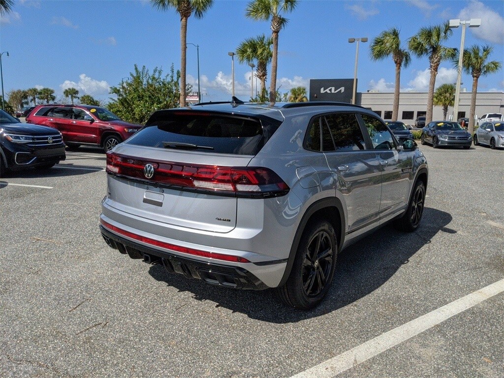 2025 Volkswagen Atlas Cross Sport SEL R-Line photo 3