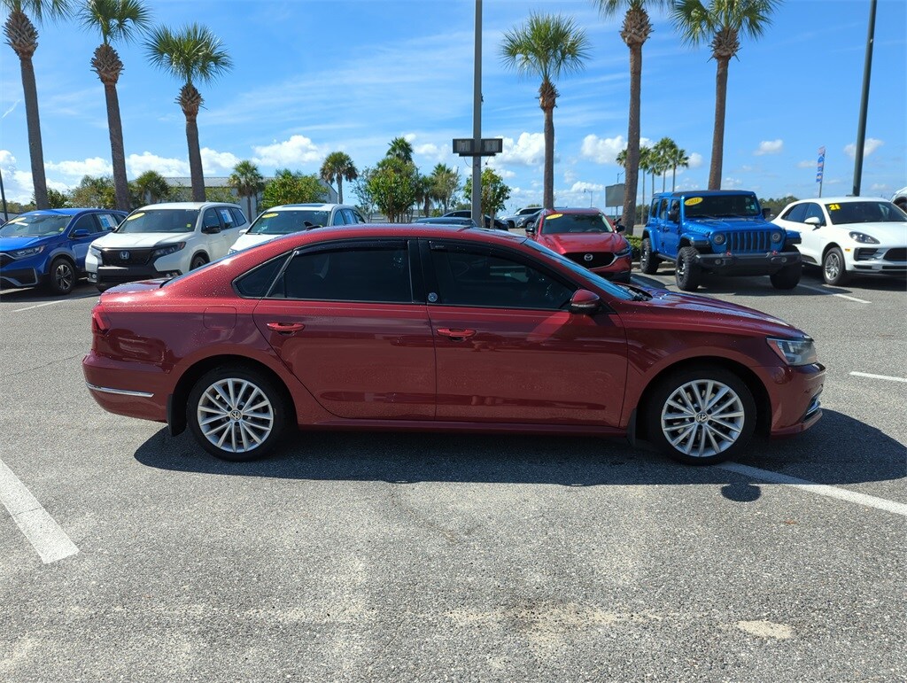 2019 Volkswagen Passat 2.0T Wolfsburg Edition photo 2