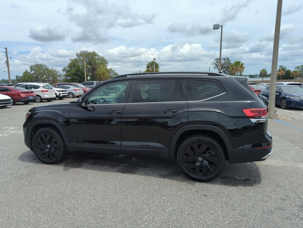 2025 Volkswagen Atlas SE w/Tech - Photo 10