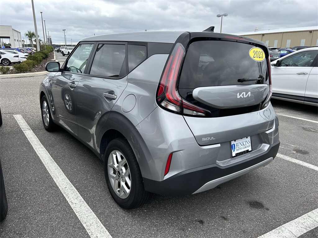 2023 Kia Soul LX photo 4