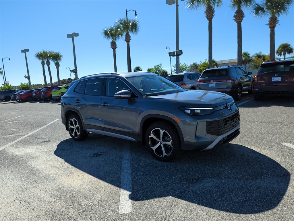 2026 Volkswagen Tiguan SE photo 2