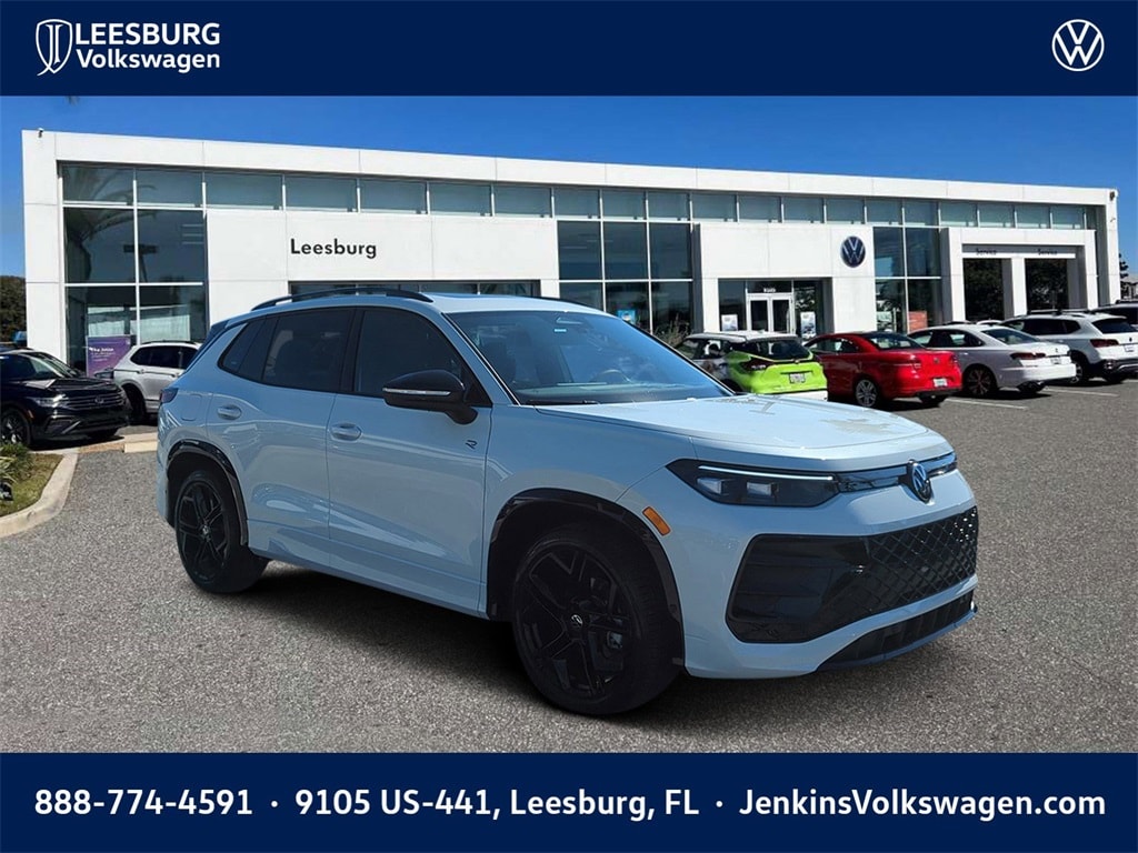 2026 Volkswagen Tiguan SE R-LINE BLACK's photo