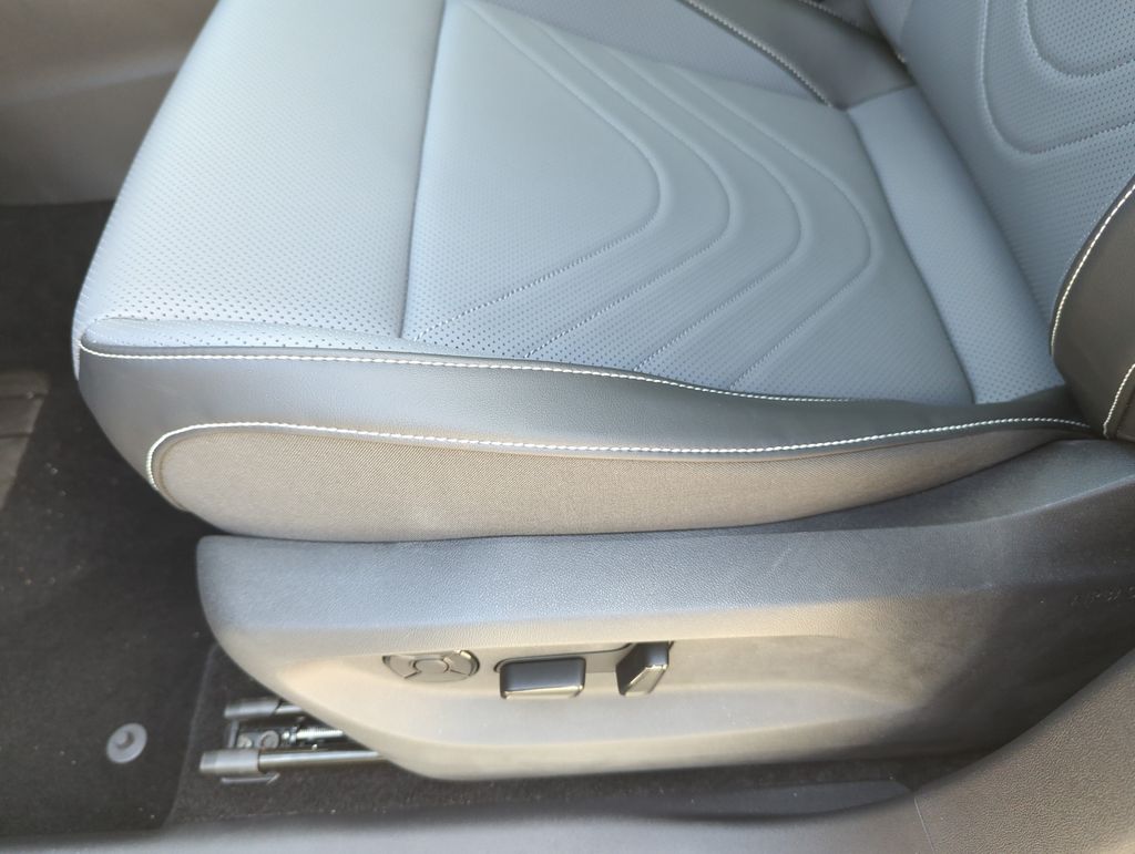 2026 Volkswagen Tiguan SE - Photo 37