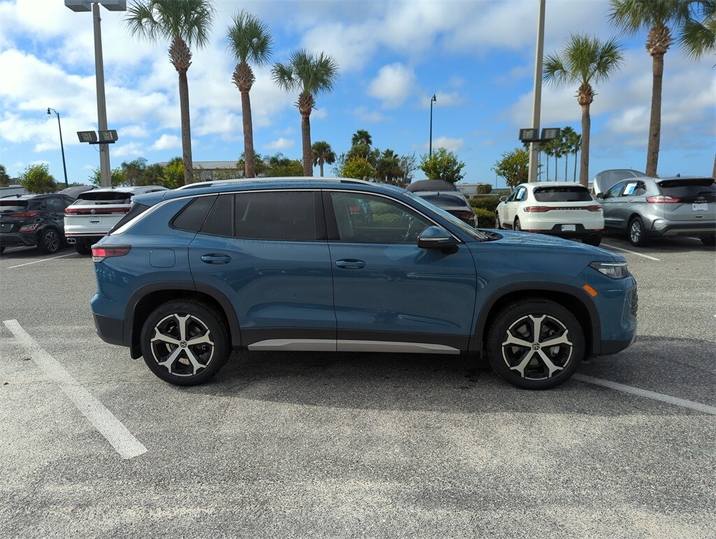 2026 Volkswagen Tiguan SE photo 3