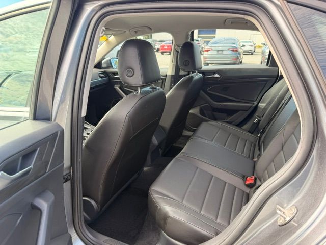 2022 Volkswagen Jetta SE - Photo 6