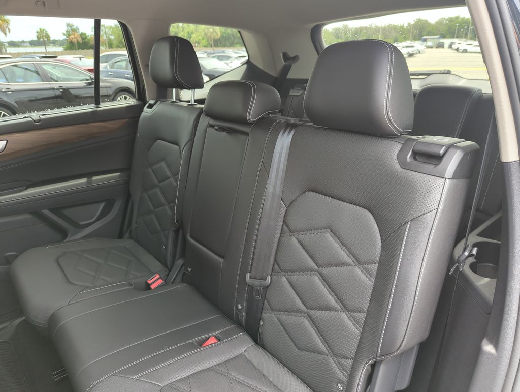 2025 Volkswagen Atlas SE w/Tech - Photo 30