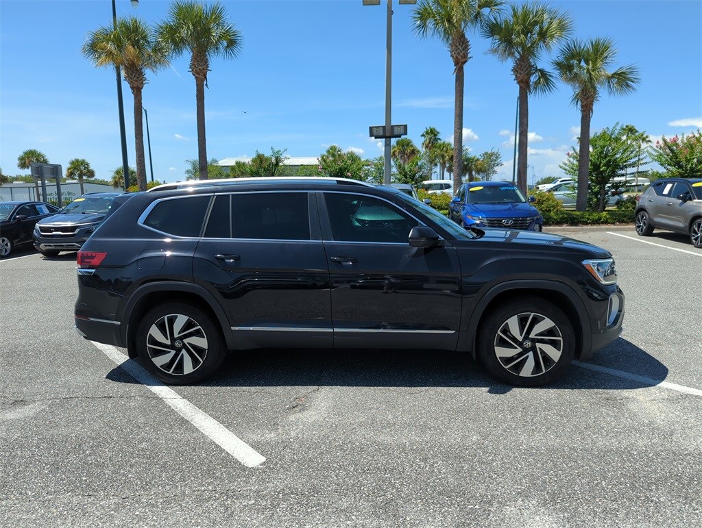 2024 Volkswagen Atlas SEL photo 3