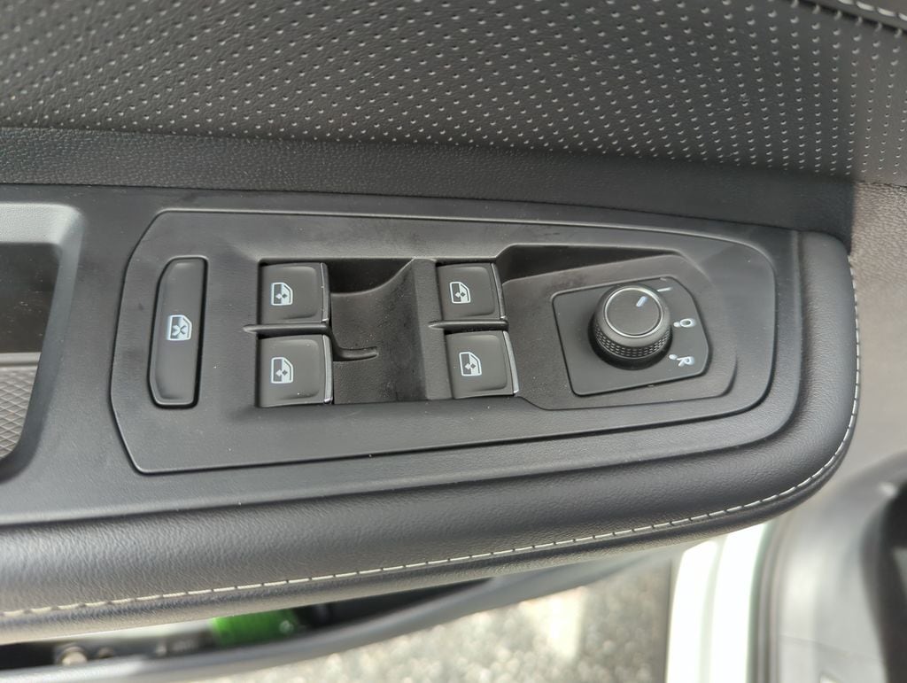 2024 Volkswagen Atlas SE w/Tech - Photo 34