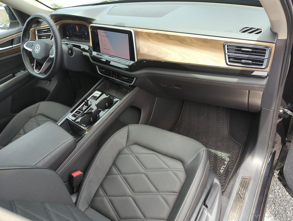 2025 Volkswagen Atlas SE w/Tech - Photo 23