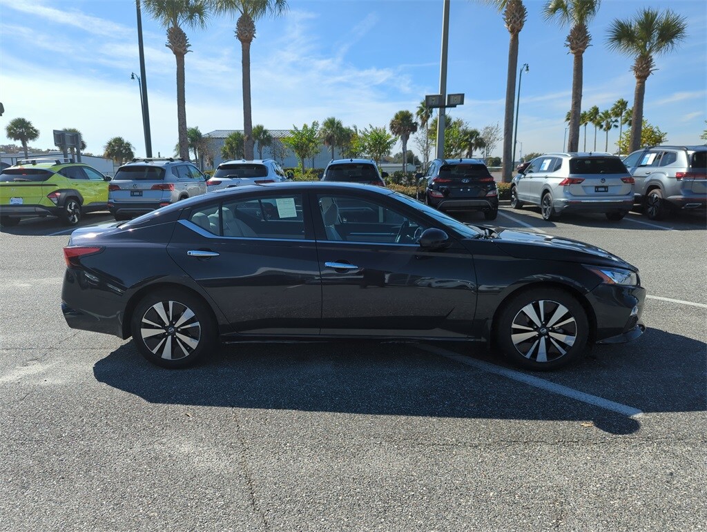 2021 Nissan Altima 2.5 SV photo 2