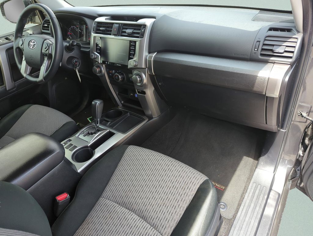 2020 Toyota 4Runner SR5 - Photo 18