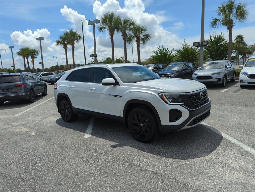2026 Volkswagen Atlas Cross Sport SE Technology photo 2