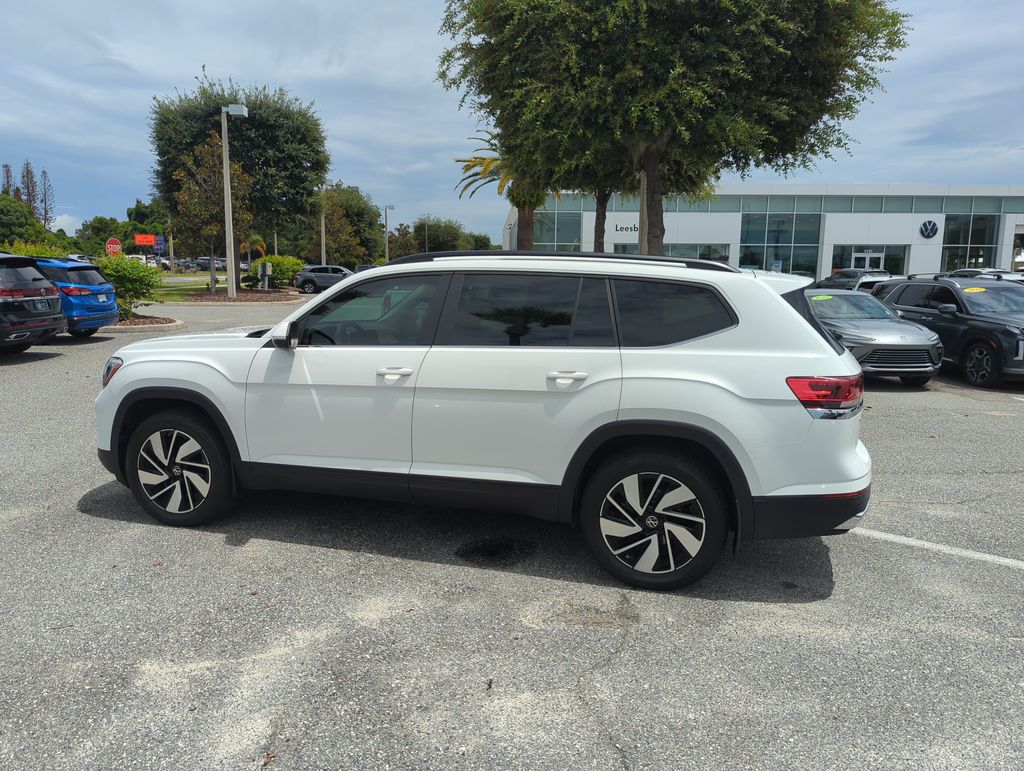 2024 Volkswagen Atlas SE w/Tech - Photo 10