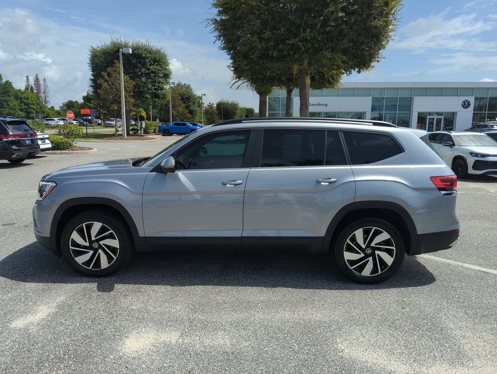 2024 Volkswagen Atlas SE w/Tech - Photo 10