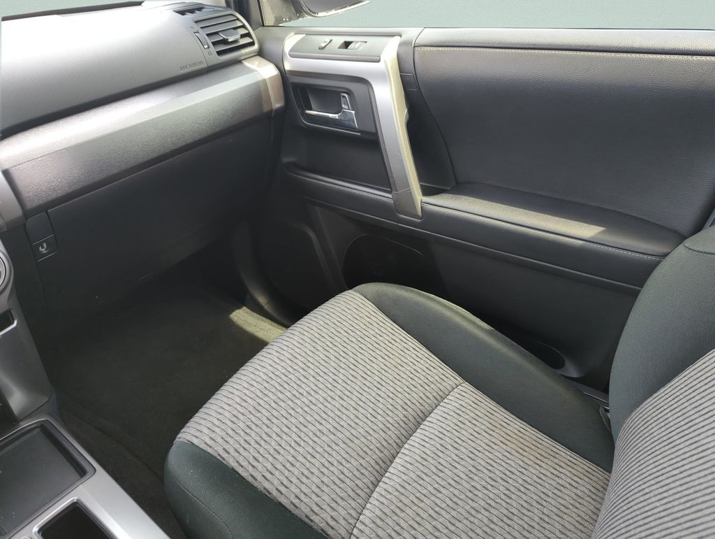 2020 Toyota 4Runner SR5 - Photo 23