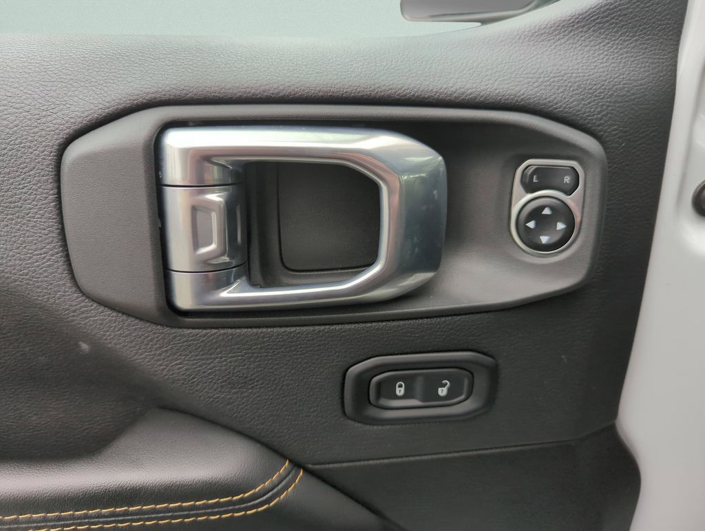 2025 Jeep Wrangler 4-Door Sahara - Photo 26
