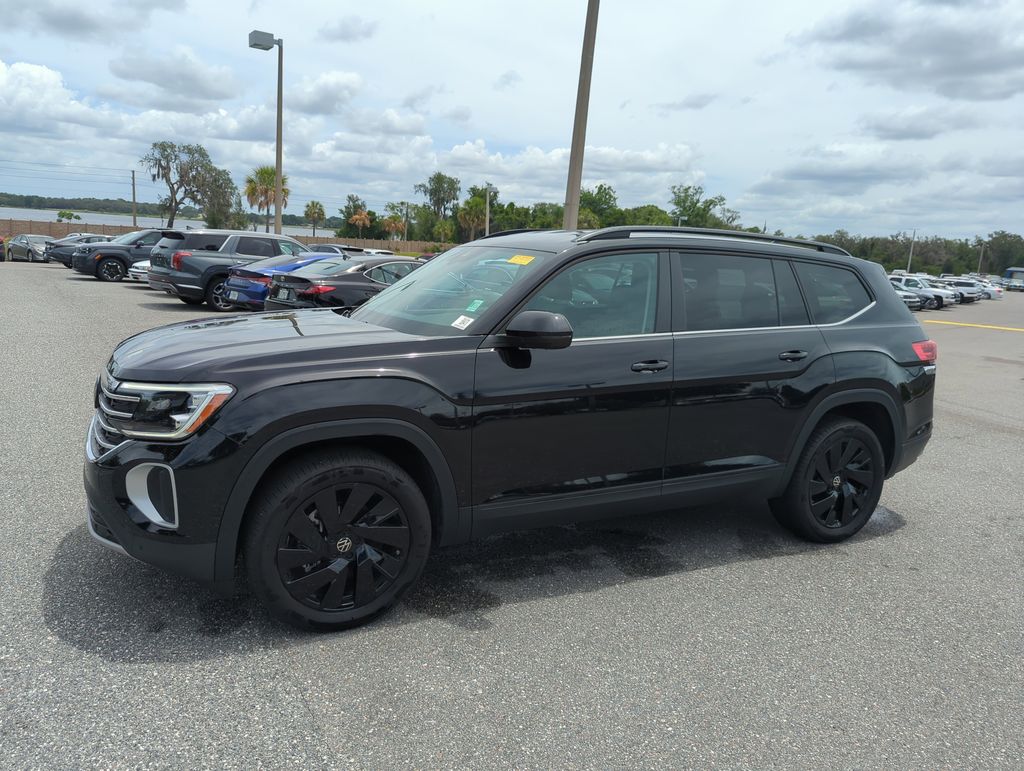 2025 Volkswagen Atlas SE w/Tech - Photo 13