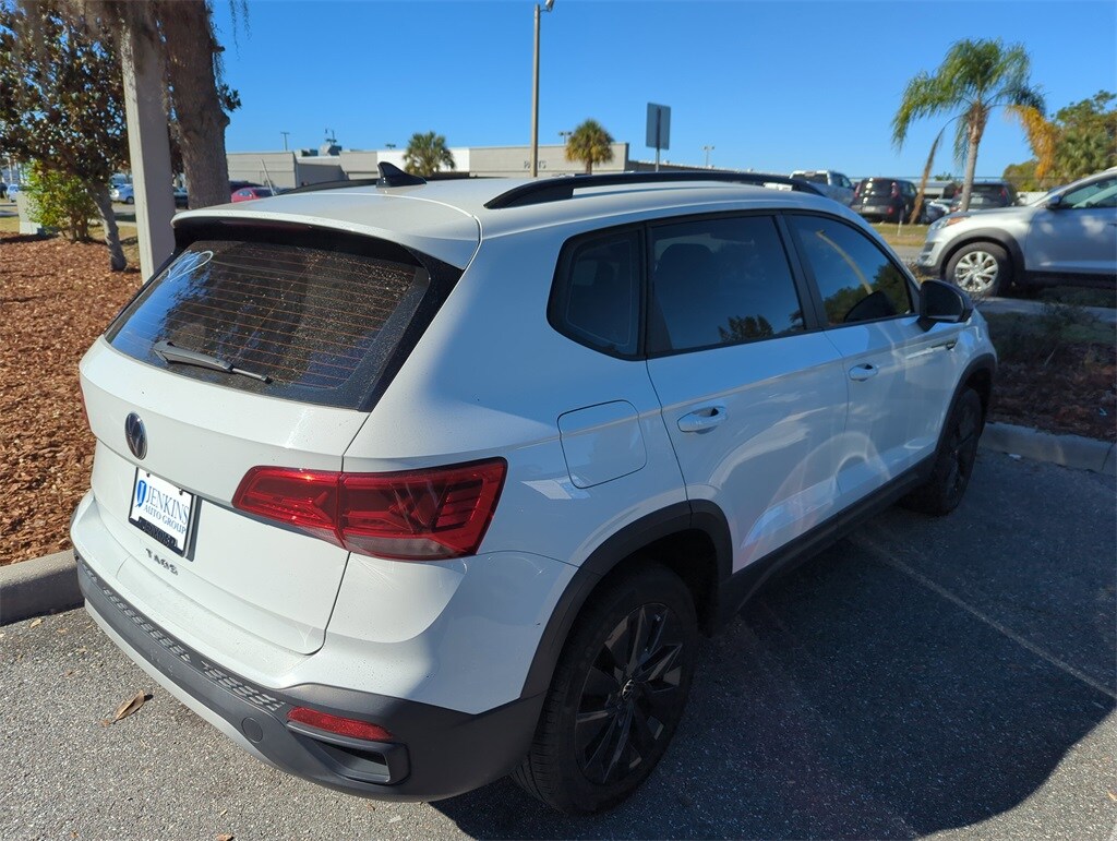 2022 Volkswagen Taos S photo 2