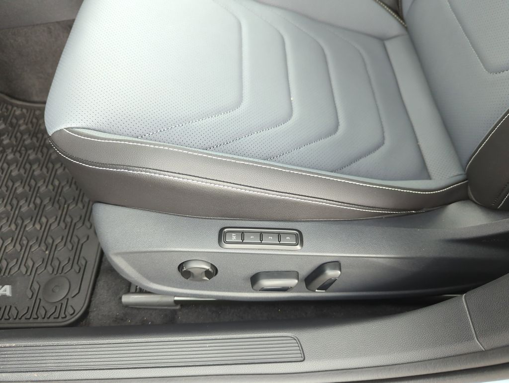 2026 Volkswagen Jetta SEL - Photo 29