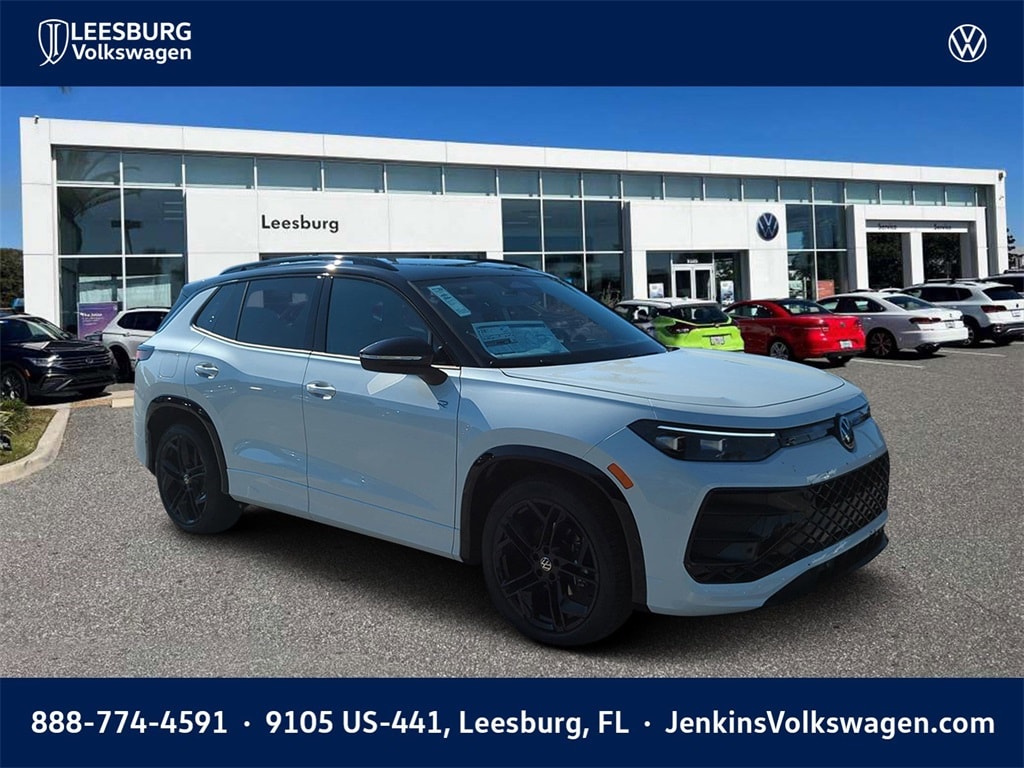 2025 Volkswagen Tiguan SE R-LINE BLACK's photo