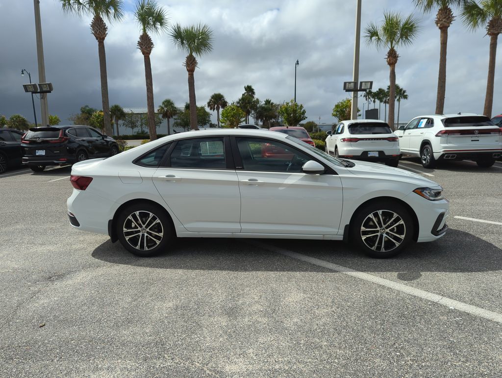 2026 Volkswagen Jetta Sport - Photo 3