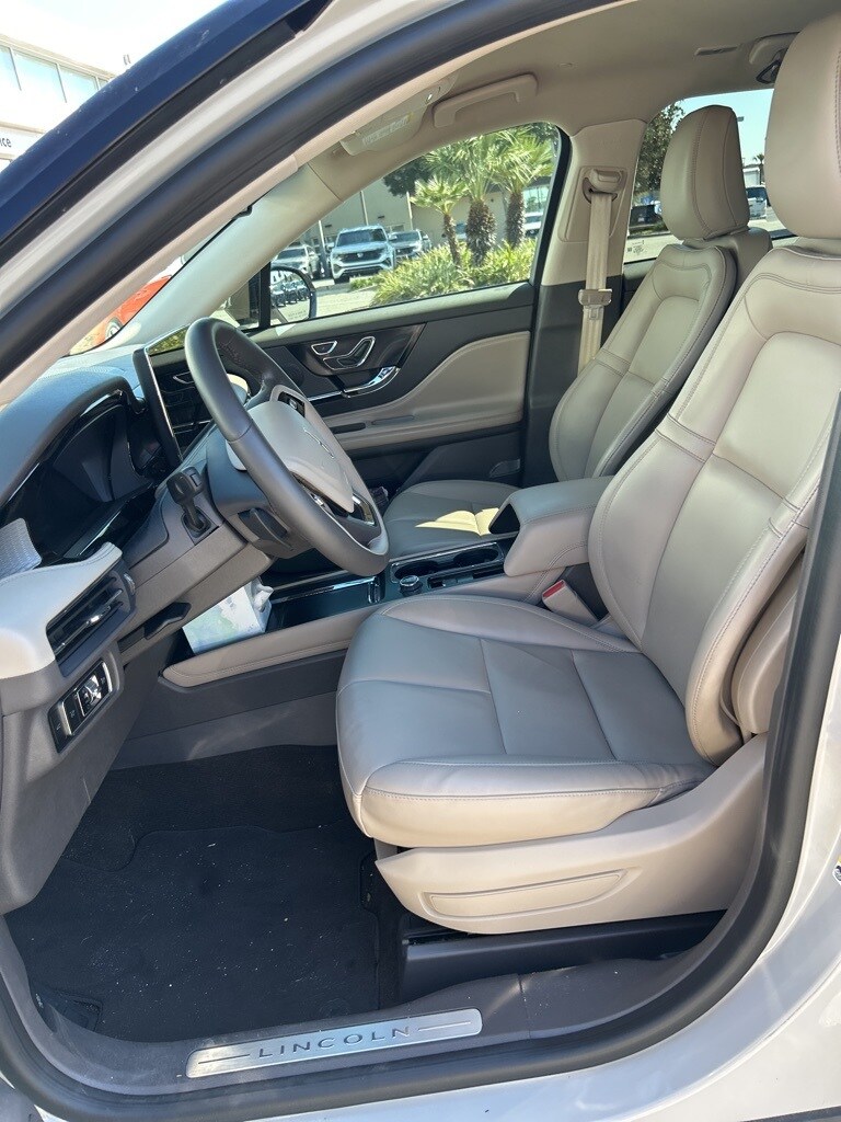 2023 Lincoln Corsair Standard photo 2