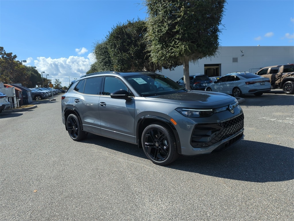 New 2026 Volkswagen Tiguan 2.0T SE R-Line Black SUV