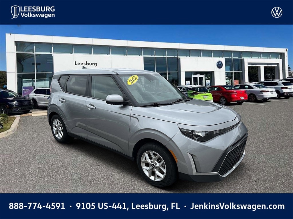 2023 Kia Soul LX's photo