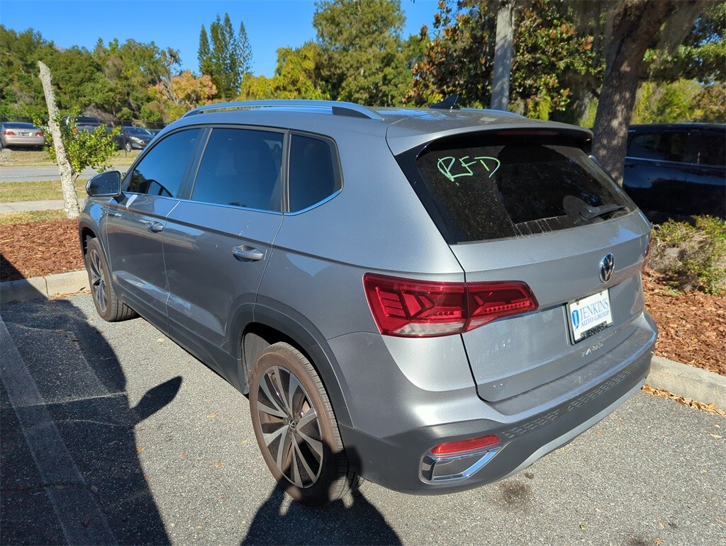 2022 Volkswagen Taos SE photo 3