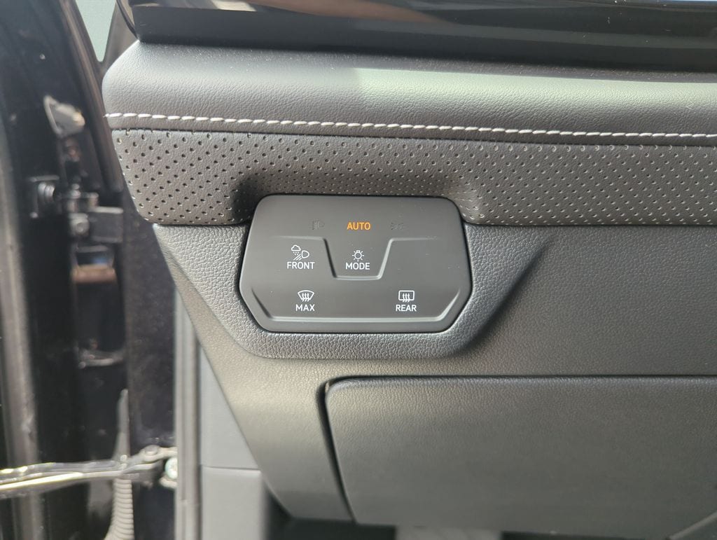 2025 Volkswagen Atlas SE w/Tech - Photo 38