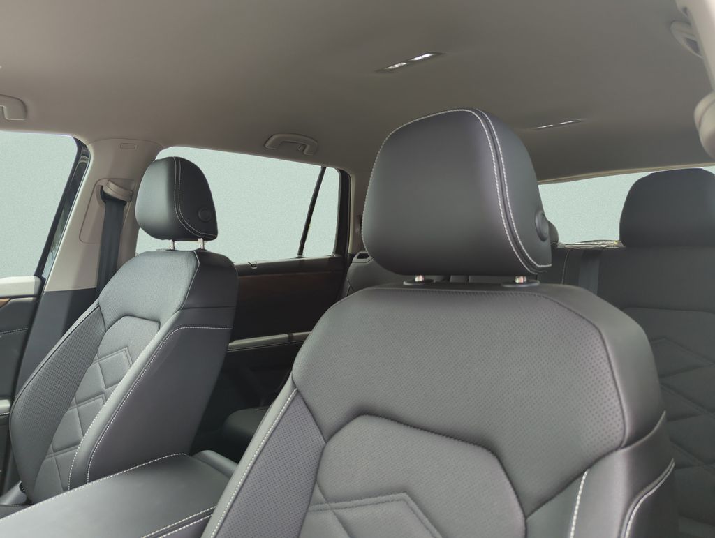 2025 Volkswagen Atlas SE w/Tech - Photo 29