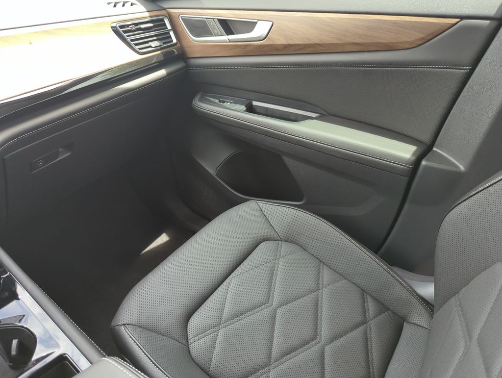 2024 Volkswagen Atlas SE w/Tech - Photo 29