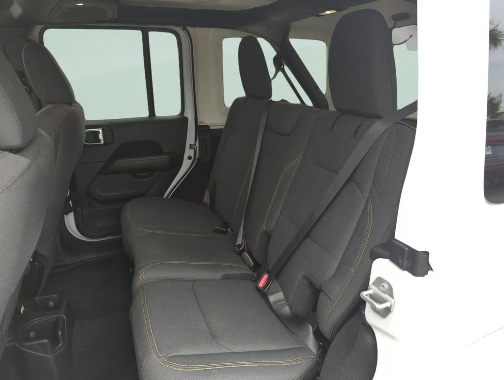 2025 Jeep Wrangler 4-Door Sahara - Photo 25