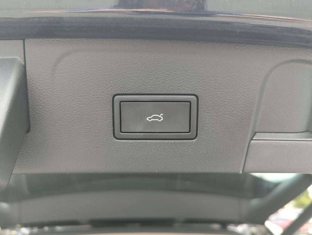 2025 Volkswagen Atlas SE w/Tech - Photo 21