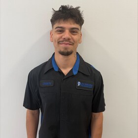 Staff member Jonny from ID_595a05955723