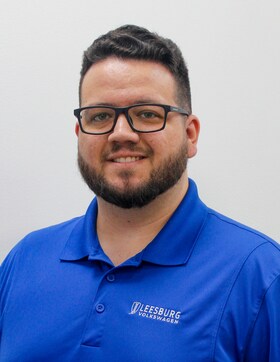 Staff member Alan Solis from ID_595a05955723