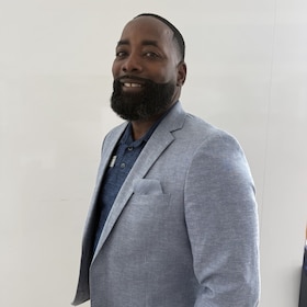 Staff member Ernest Snead from ID_17edbfa00ef5