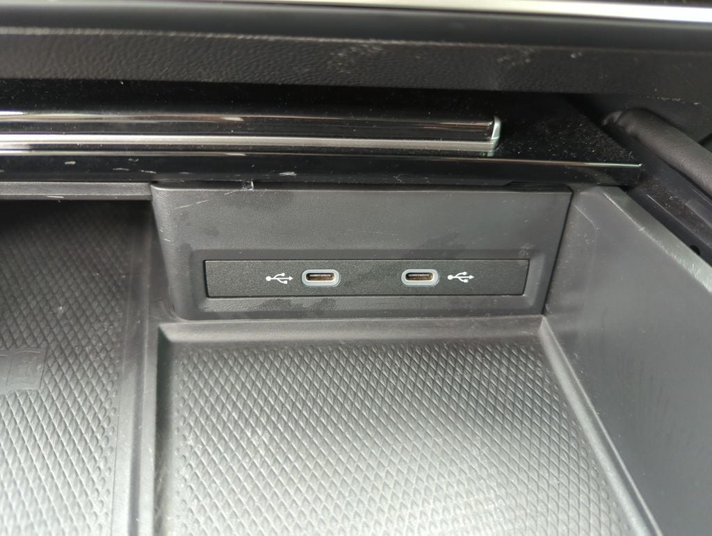 2024 Volkswagen Atlas SE w/Tech - Photo 41