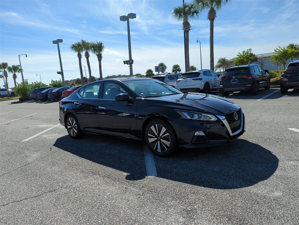 2021 Nissan Altima 2.5 SV photo 2