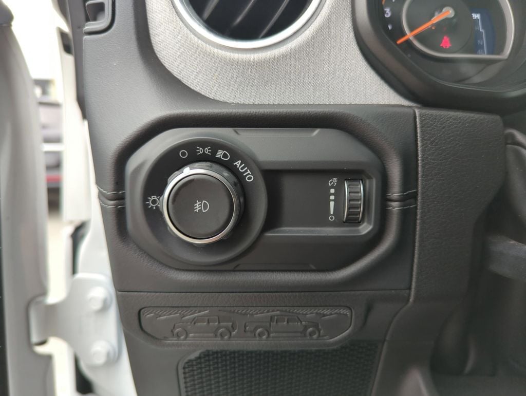 2025 Jeep Wrangler 4-Door Sahara - Photo 35