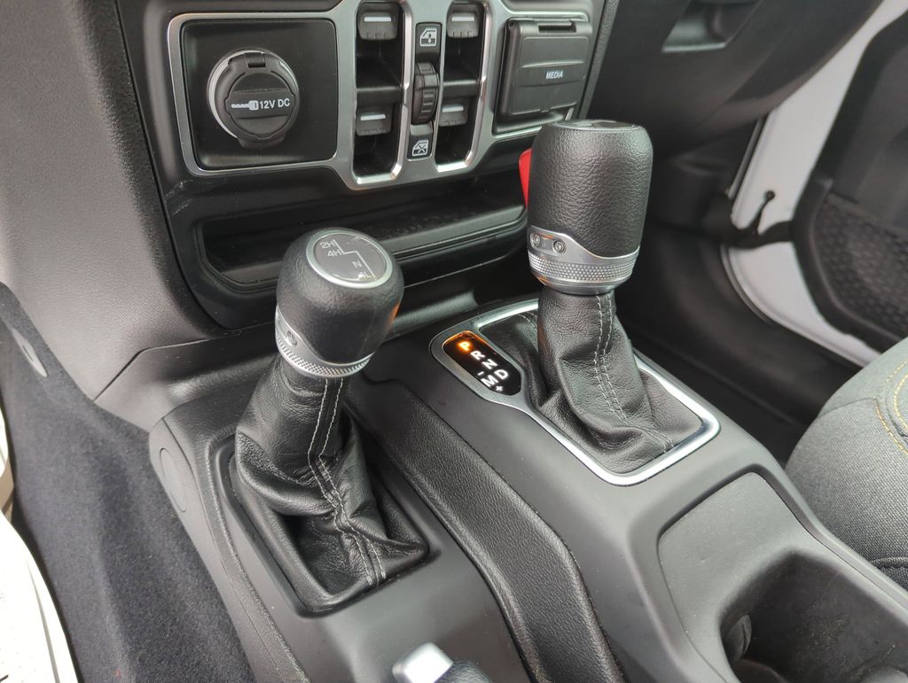 2025 Jeep Wrangler 4-Door Sahara - Photo 34
