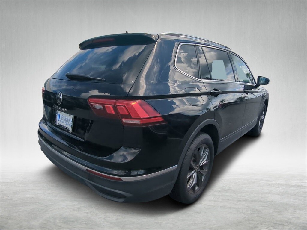 2024 Volkswagen Tiguan SE Wolfsburg Edition photo 3