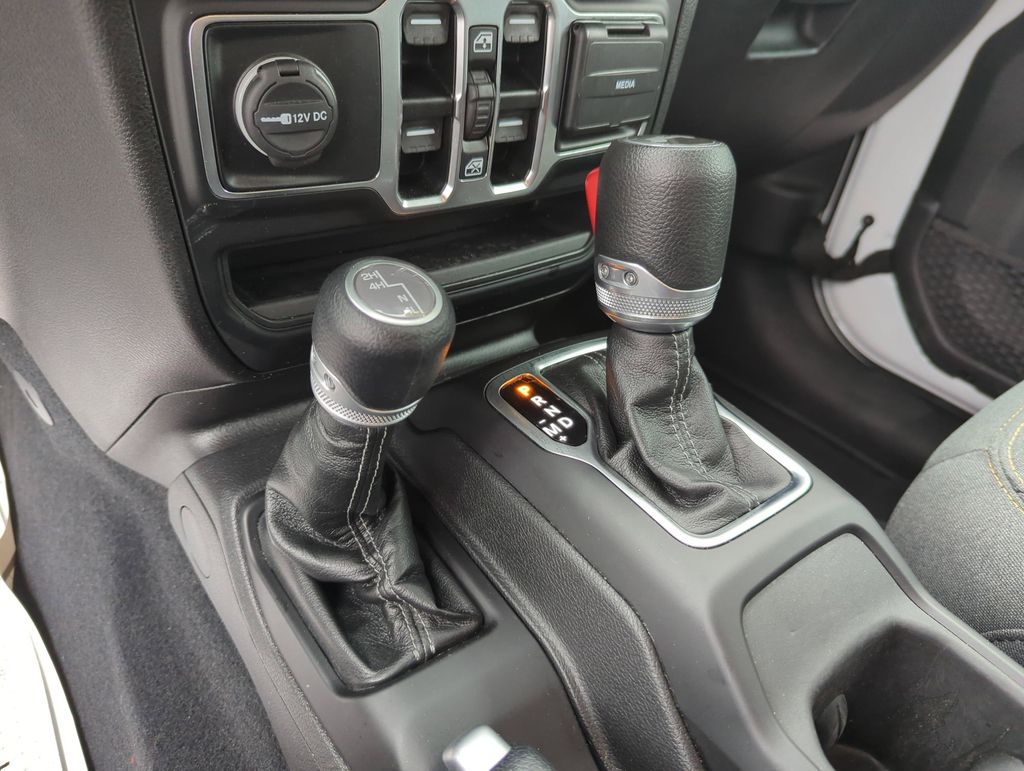 2025 Jeep Wrangler 4-Door Sahara - Photo 34