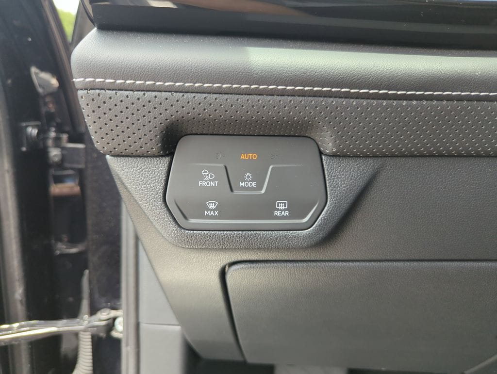 2025 Volkswagen Atlas SE w/Tech - Photo 42