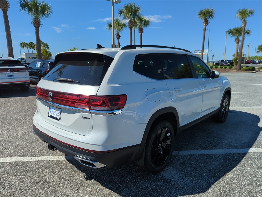 2026 Volkswagen Atlas SE Technology photo 3