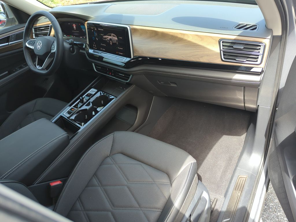 2024 Volkswagen Atlas SE w/Tech - Photo 22