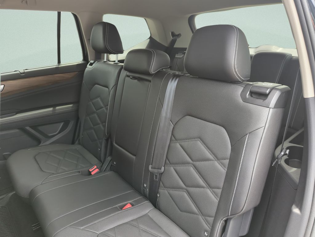 2025 Volkswagen Atlas SE w/Tech - Photo 26