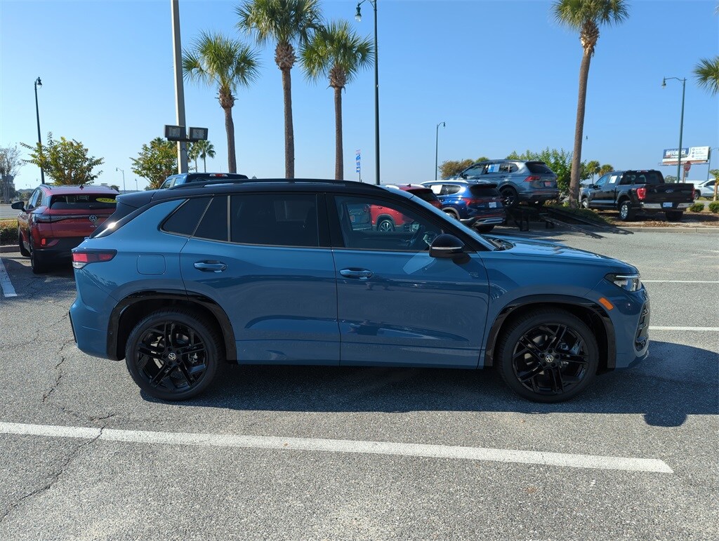 New 2026 Volkswagen Tiguan 2.0T SE R-Line Black SUV