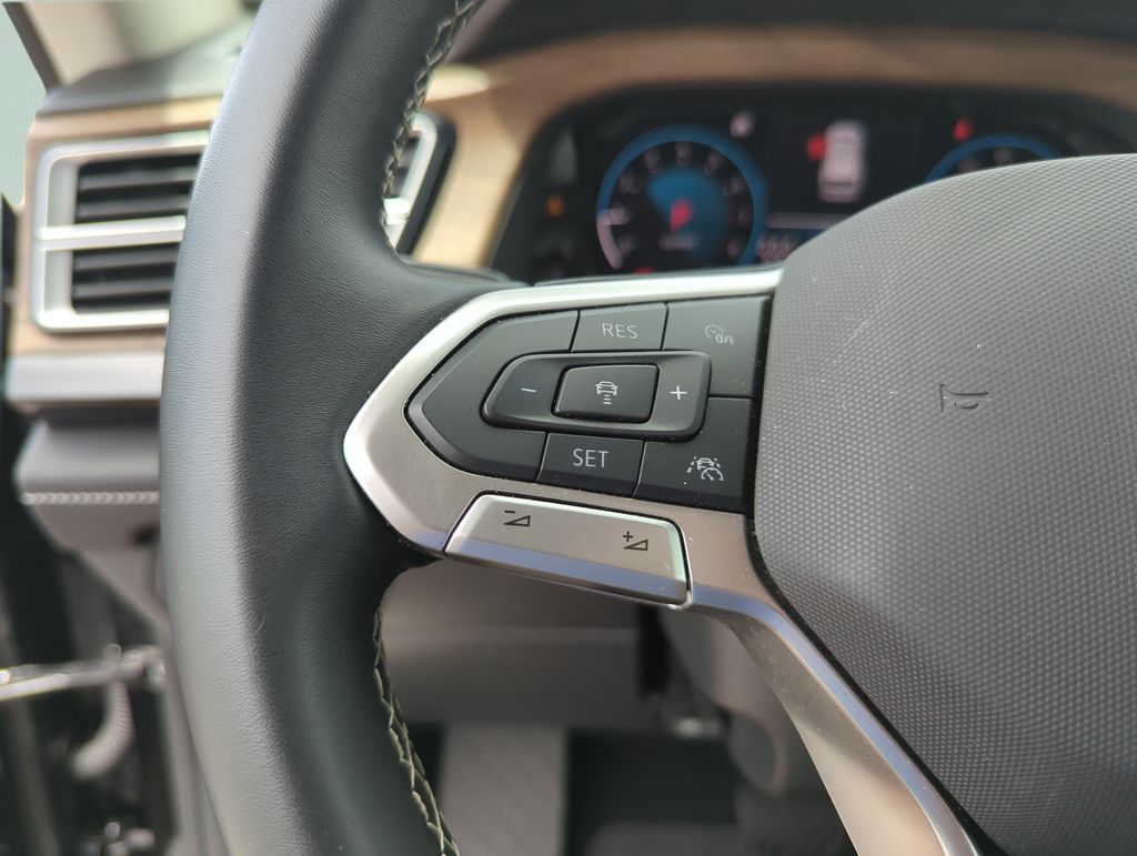 2025 Volkswagen Atlas SE w/Tech - Photo 39